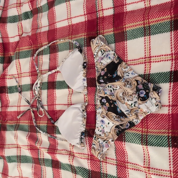 👙 Venus Swimsuit - Picture 2 of 3